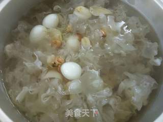 莲子百合雪耳糖水的做法步骤:4