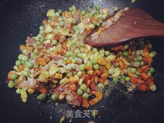 简易版培根炒饭的做法步骤:8