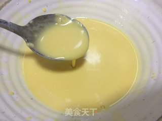 葱花鸡蛋饼的做法步骤:2