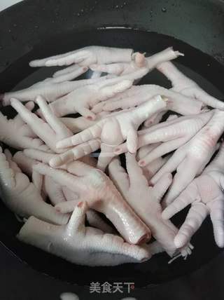 陈醋柠檬泡鸡爪的做法步骤:2
