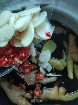 陈醋柠檬泡鸡爪的做法步骤:5