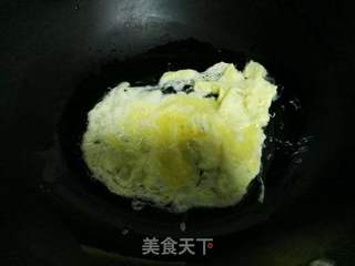 老干妈蛋炒饭的做法步骤：2