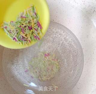 西葫芦颗粒面蛋羹的做法步骤：2