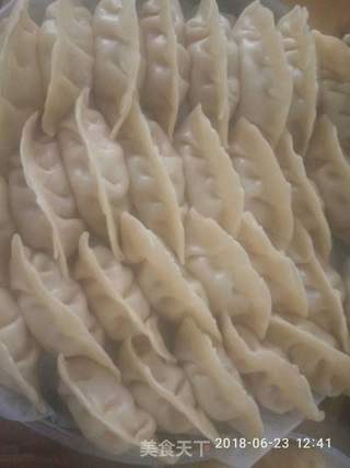 笋尖香菇胡萝卜瘦肉饺的做法步骤:4