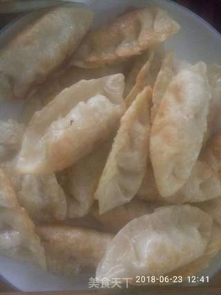 笋尖香菇胡萝卜瘦肉饺的做法步骤:5