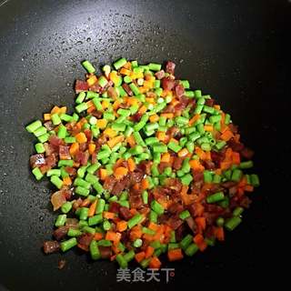 腊肠豆角炒饭的做法步骤：5