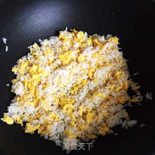 腊肠豆角炒饭的做法步骤：8