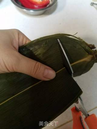 黑米腊肠粽子的做法步骤:2