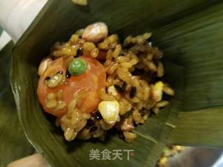 黑米腊肠粽子的做法步骤:4