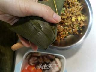 黑米腊肠粽子的做法步骤:7