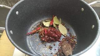 麻辣鸭脖的做法步骤:6