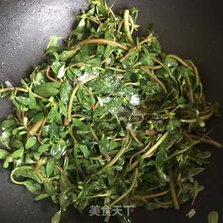 马齿苋鸡蛋面的做法步骤：3