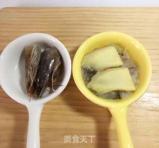 芹菜虾仁粥的做法步骤：2