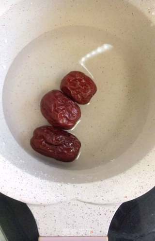 小米红枣粥的做法步骤：2
