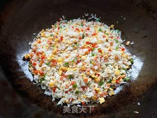双椒火腿蛋炒饭的做法步骤:6