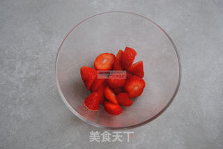 红粉佳人草莓米糊的做法步骤:2