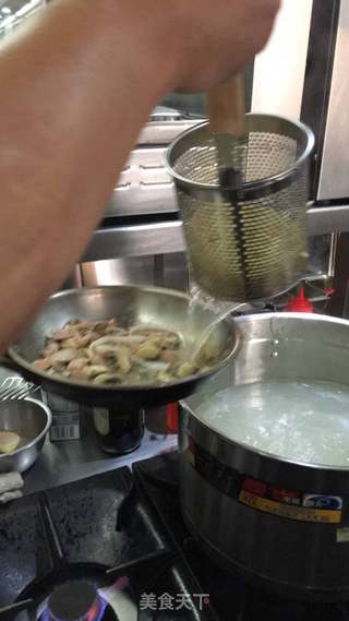 奶油蘑菇培根意面的做法步骤:4