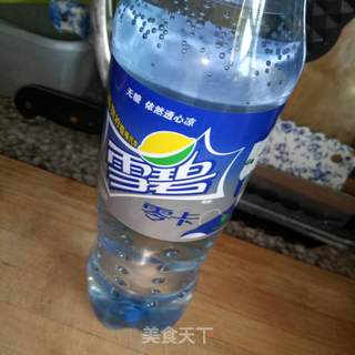 清凉百香果柠檬饮的做法步骤:2