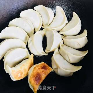 煎饺的做法步骤：3