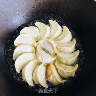 煎饺的做法步骤：4