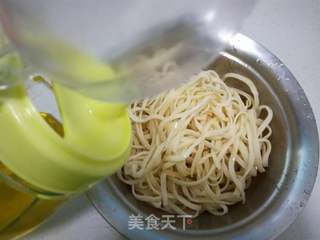 鱼丸青菜炒面的做法步骤：2