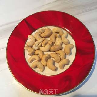 腰果凉拌蔬菜丁的做法步骤:2