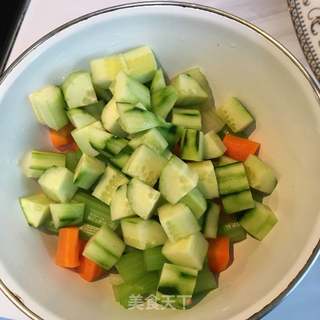 腰果凉拌蔬菜丁的做法步骤:5