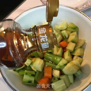 腰果凉拌蔬菜丁的做法步骤:8