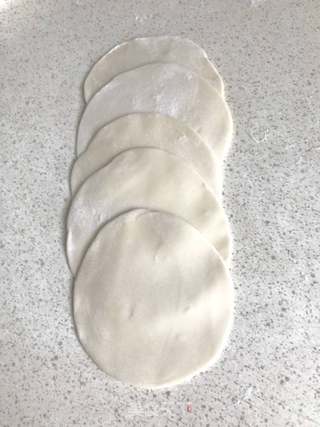 芹菜虾米肉馅煎饺的做法步骤：6