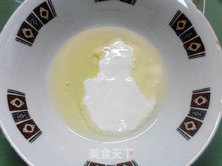 凯蒂猫酸奶蓝莓戚风蛋糕的做法步骤:2