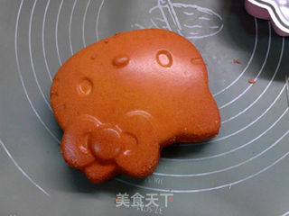凯蒂猫酸奶蓝莓戚风蛋糕的做法步骤:16