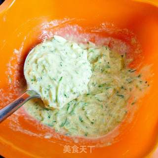 玉米面黄瓜鹅蛋饼的做法步骤:5
