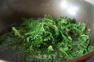 荠菜猪肉馅煎饺的做法步骤:2