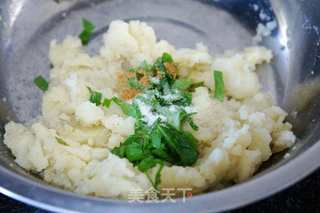 土豆泥胡萝卜香葱饼的做法步骤:2