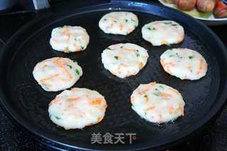 土豆泥胡萝卜香葱饼的做法步骤:4