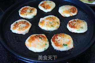 土豆泥胡萝卜香葱饼的做法步骤:5