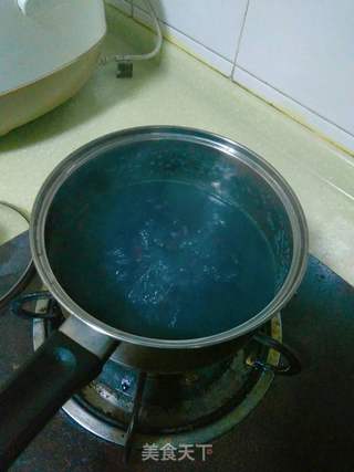 紫薯鱼松饭团的做法步骤:2