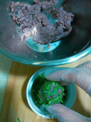 香菜紫薯肉松米饭丸子的做法步骤:12