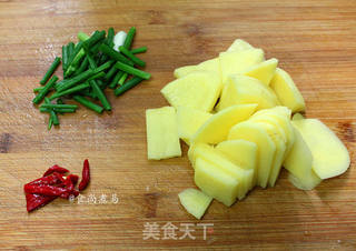 黄豆酱烧豆腐土豆的做法步骤:2