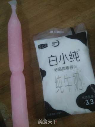 西瓜牛奶草莓冰沙的做法步骤:3