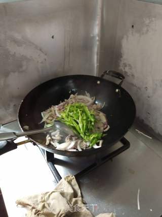 孜然青椒炒肉丝的做法步骤:6