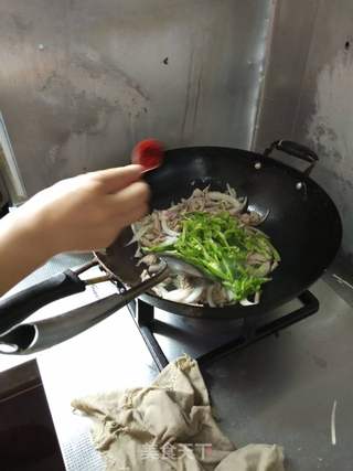 孜然青椒炒肉丝的做法步骤:8