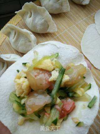 黄瓜鸡蛋虾仁水饺的做法步骤:6