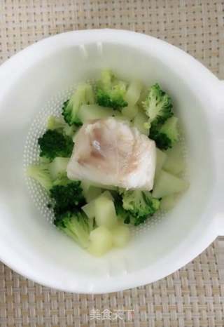 西蓝花土豆鳕鱼泥的做法步骤:6