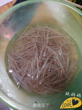 咸菜炒干鱿鱼的做法步骤:2