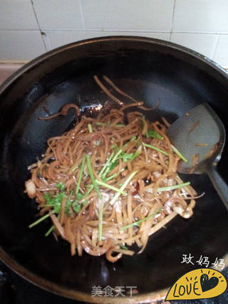 咸菜炒干鱿鱼的做法步骤:12