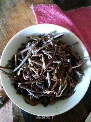 凉拌干蕨菜的做法步骤:2