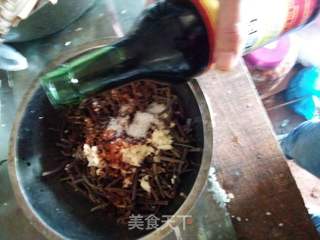 凉拌干蕨菜的做法步骤:4