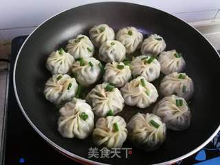 牛肉荠菜煎包的做法步骤:8