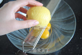 柠檬草莓蛋糕卷的做法步骤:2